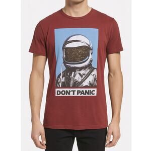 Les Benjamins Don’t Panic Astronaut Graphic TeeBurgundy Mens Med